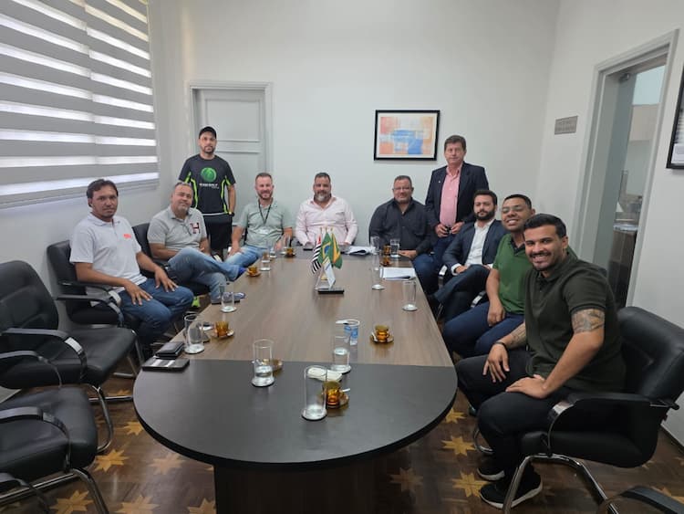 A Federação Paulista de Atletismo se reúne com autoridades de Bauru para discutir as corridas de rua na cidade.