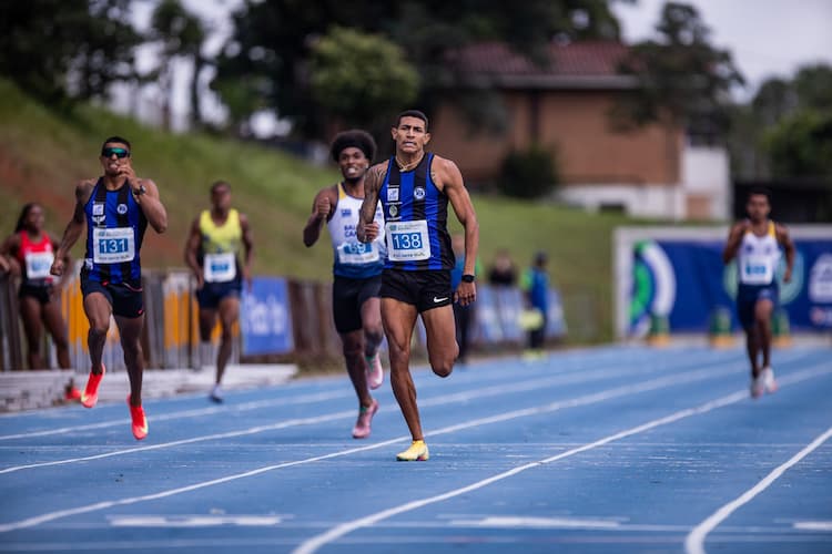 Atletas de clubes paulistas com desempenho positivo  no Brasileiro de Provas Similares ao Indoor