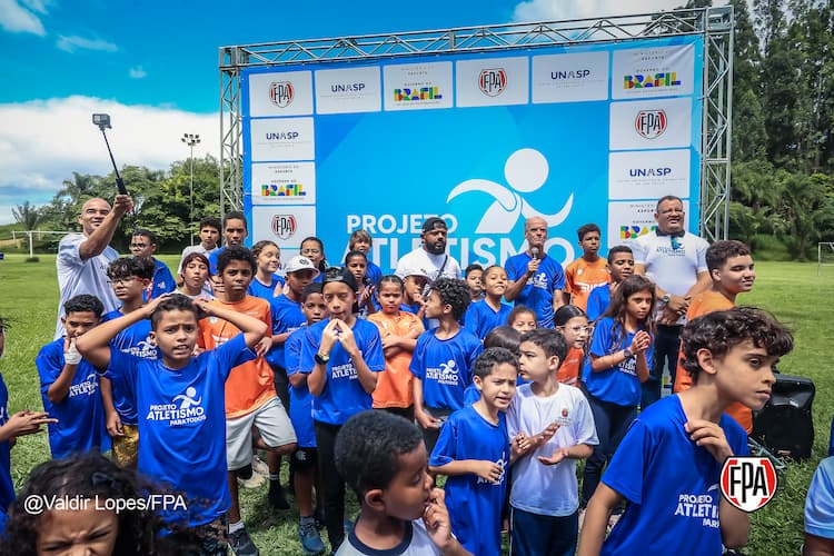 Projeto Atletismo para Todos recebe  materiais para realização das atividades